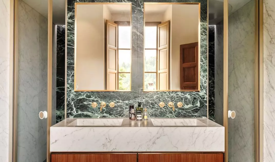 The use of natural stone adds a modern touch