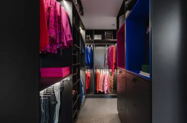 The closet zones have been separated using colors