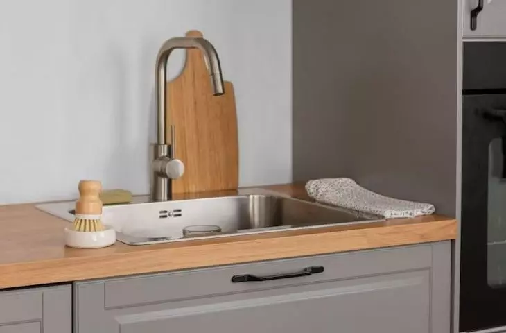 Wooden countertop will get a beautiful look with renovation