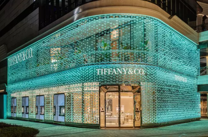 Błękit Tiffany zaświeci wśród wielu neonów nocnego Szanghaju