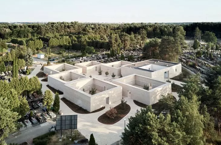 The complex consists of seven modules - six cemetery chambers of similar size and a larger adapted pre-burial house