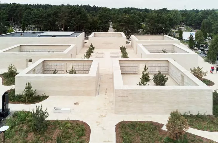 The columbarium modules, which are open from the top, have varying heights and are made of prefabricated concrete elements