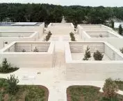 The columbarium modules, which are open from the top, have varying heights and are made of prefabricated concrete elements