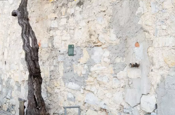 seria interwencji w Castel San Pietro w Szwajcarii (proj.: studioser Architects ETH OTIA SIA)