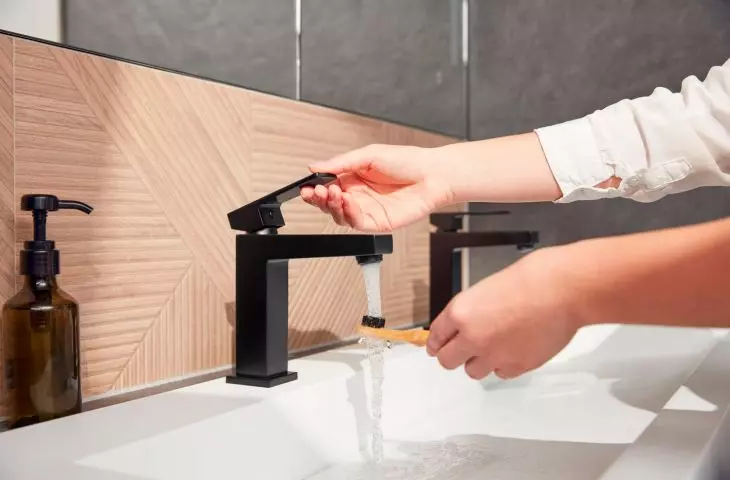 Logon Black upright washbasin faucet