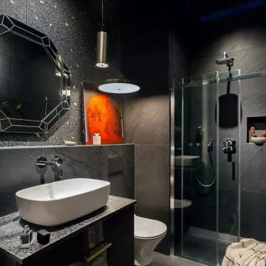 Red painting will enliven a dark bathroom