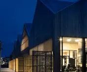 Klub wioślarski projektu Henning Larsen o zmierzchu