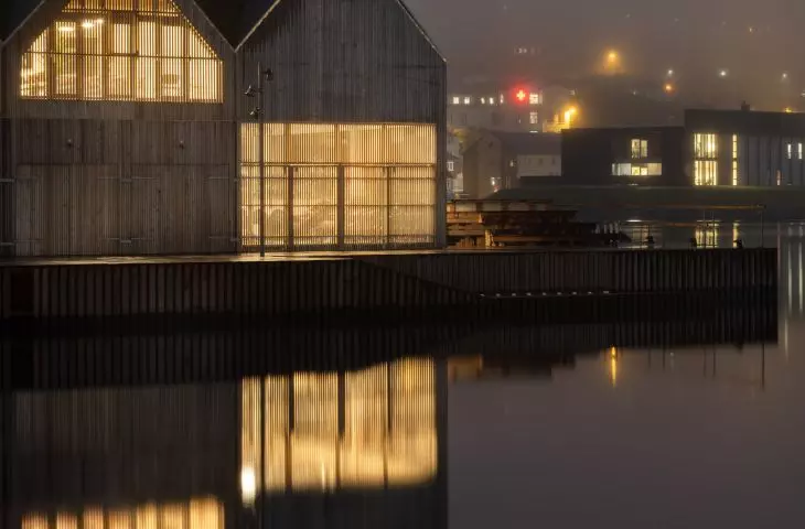 Klub wioślarski w Klaksvik nocą