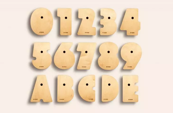 The booths are shaped like numbers and letters, from which we can arrange the number of the building
