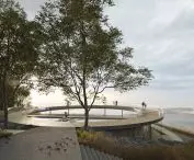 Platforma widokowa z zejściem na „Plażę Dubaj” w Jarosławcu, widok z ulicy