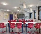 Sala lekcyjna w Pears Judischer Campus projektu Tchoban Voss