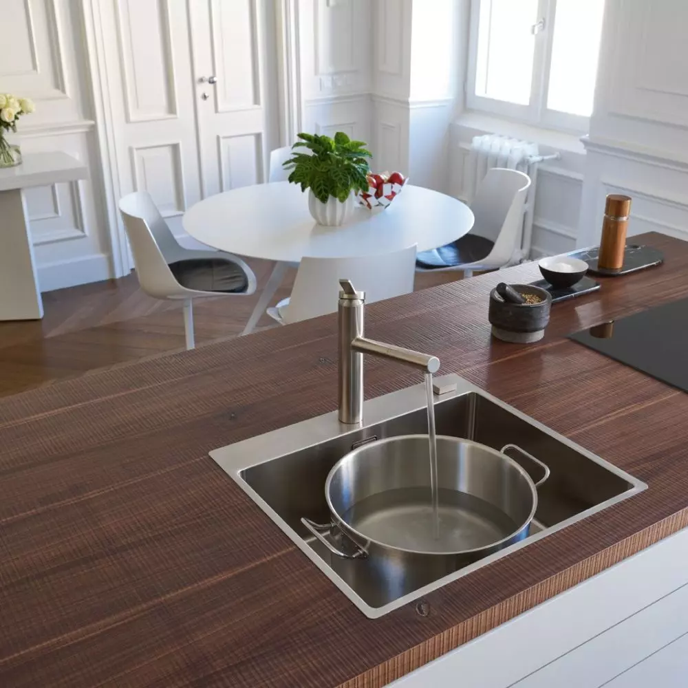 Box series steel bowl and Tango Neo Pull Out kitchen faucet
