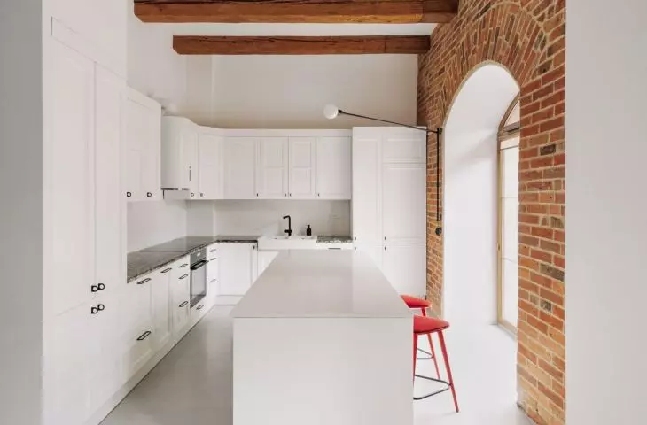 Red stools in a white kitchen will create an interesting contrast