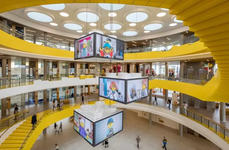 Paleta kolorów jest inspirowana oryginalnymi klockami Lego