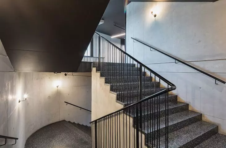  Schody kątowe, wzór specjalny (Hotel The Bridge Wroclaw - Gallery) 