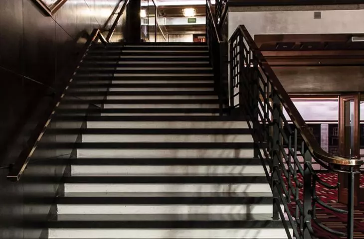 Stopnie – wzór 7233, podstopnie – wzór 7430 (Teatr Capitol, Wrocław)