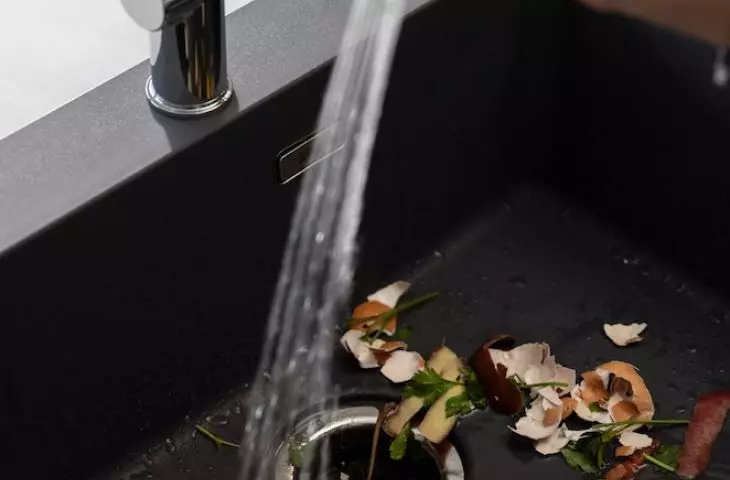 Waste grinders can be installed in almost all types of Franke bowls and sinks, made of Fragranite, Tectonite®, stainless steel and ceramic Fraceram