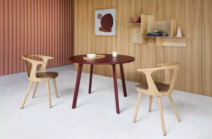 Stół Minimus i półki Crox, design: Piotr Kuchciński