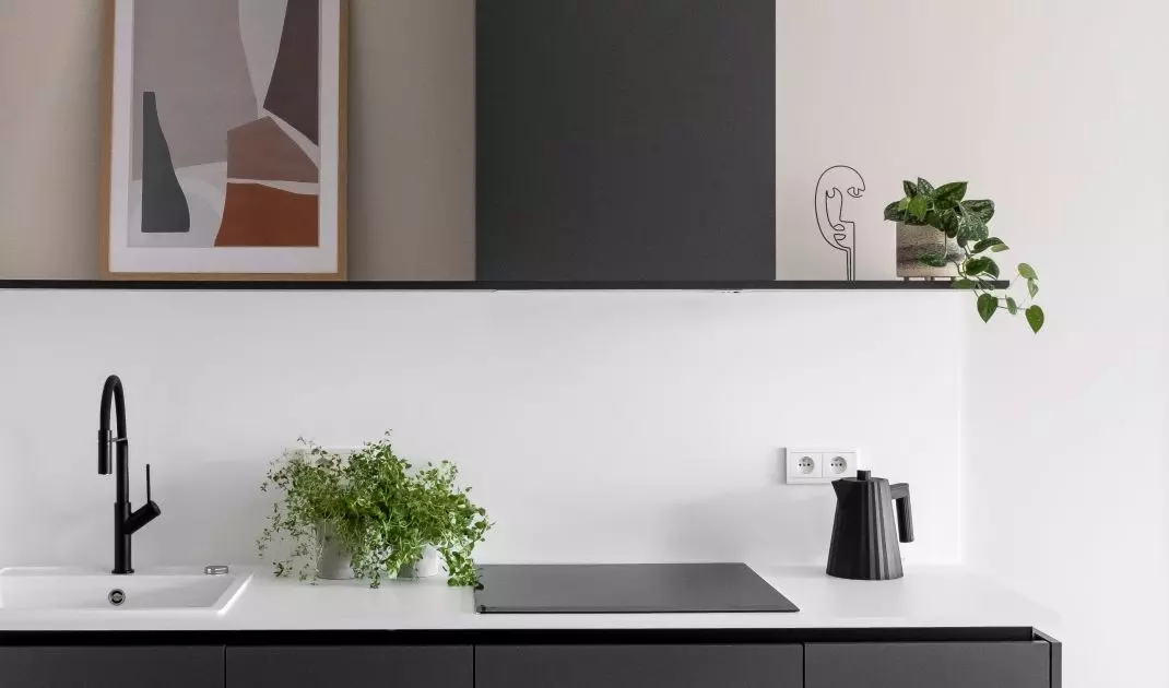 Architect chose ball-shaped fixtures