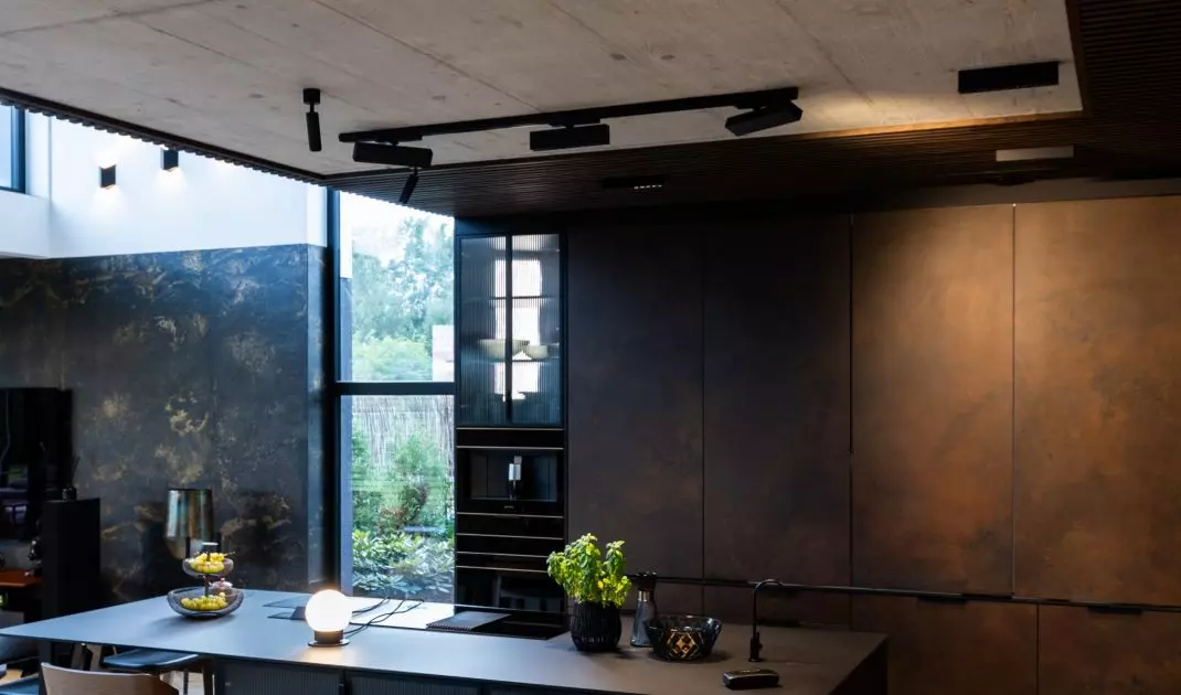 Industrial arrangements need lots of fixtures