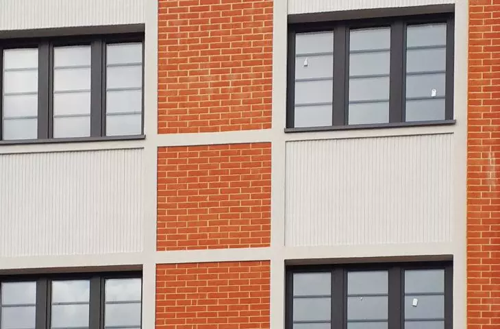 Grooved panels imitating Llamas