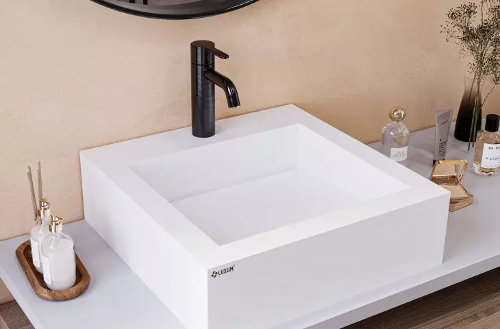 Luxum, umywalka na wymiar z kompozytu GFK Luxum®