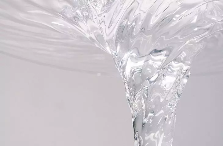 Stolik kawowy Whirlpool rzeźba z akrylu