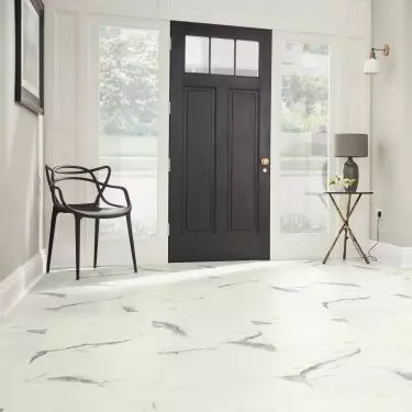 Vinyl flooring that imitates tiles