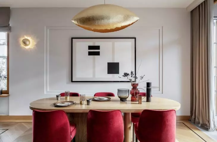 Red chairs can be the focal point of an arrangement