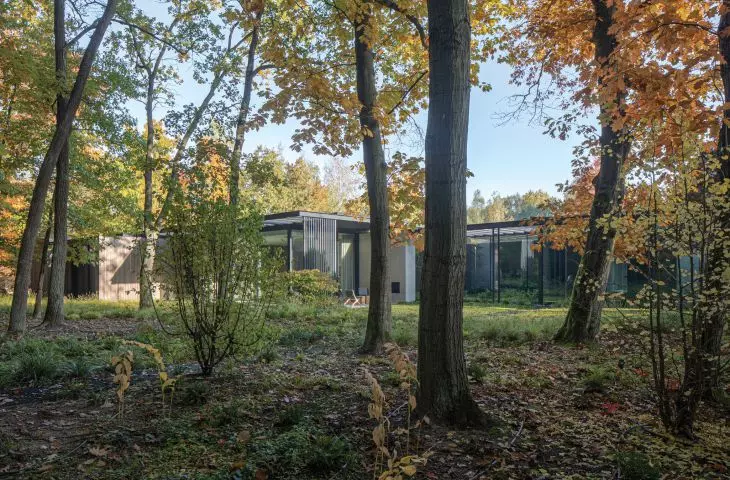 House on the edge in Jablonna