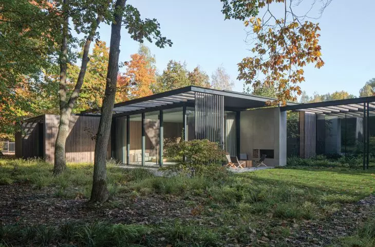 House on the edge in Jablonna