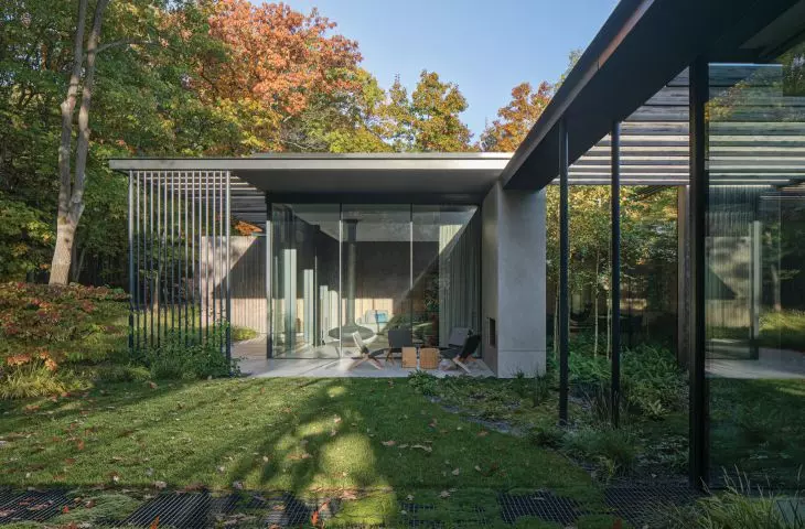House on the edge in Jablonna