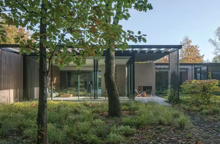House on the edge in Jablonna