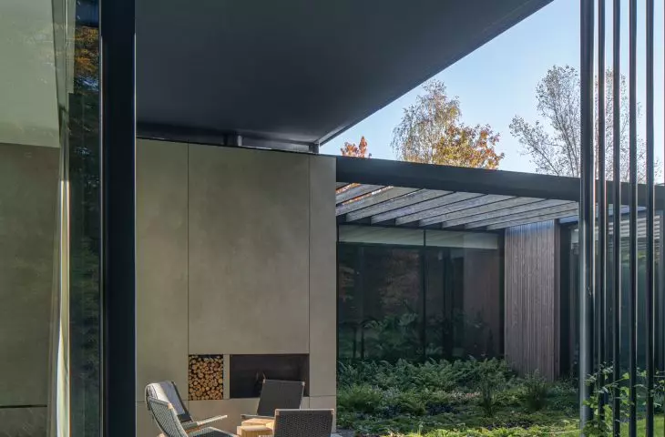 House on the edge in Jablonna