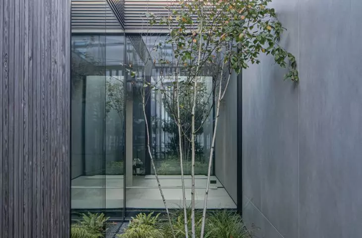 House on the edge in Jablonna