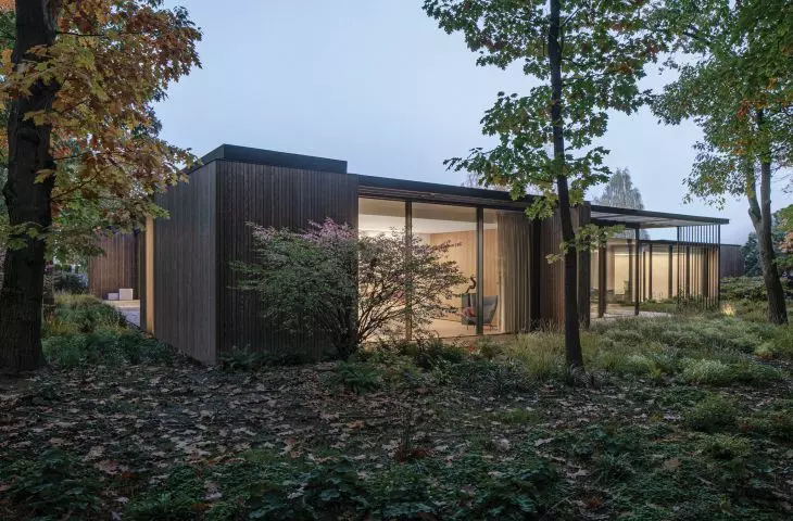 House on the edge in Jablonna