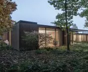 House on the edge in Jablonna