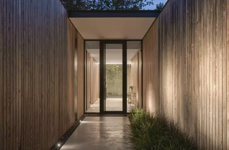 House on the edge in Jablonna