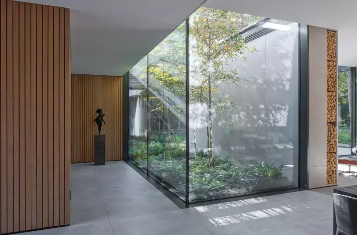 House on the edge in Jablonna