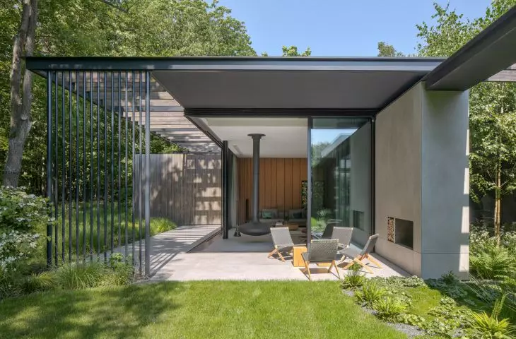 House on the edge in Jablonna