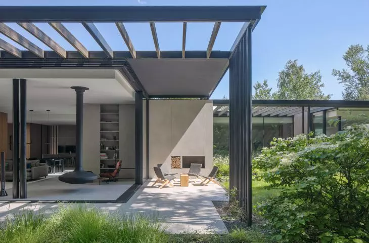 House on the edge in Jablonna