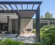 House on the edge in Jablonna