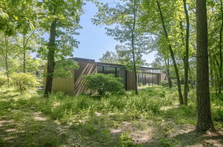 House on the edge in Jablonna