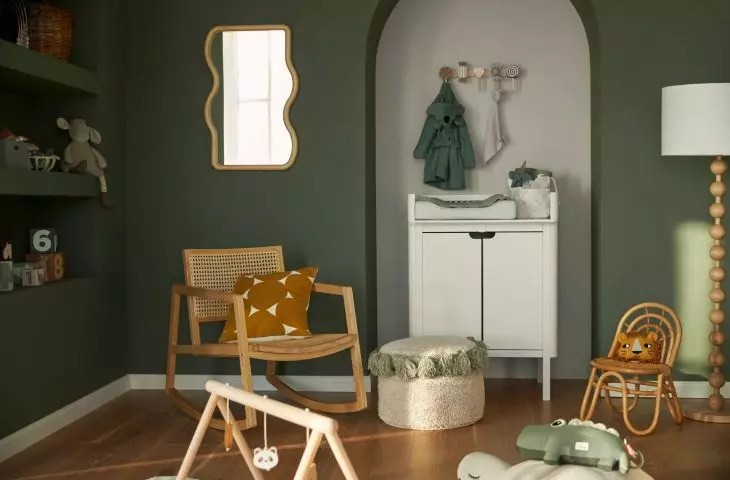 Commode overlay saves space