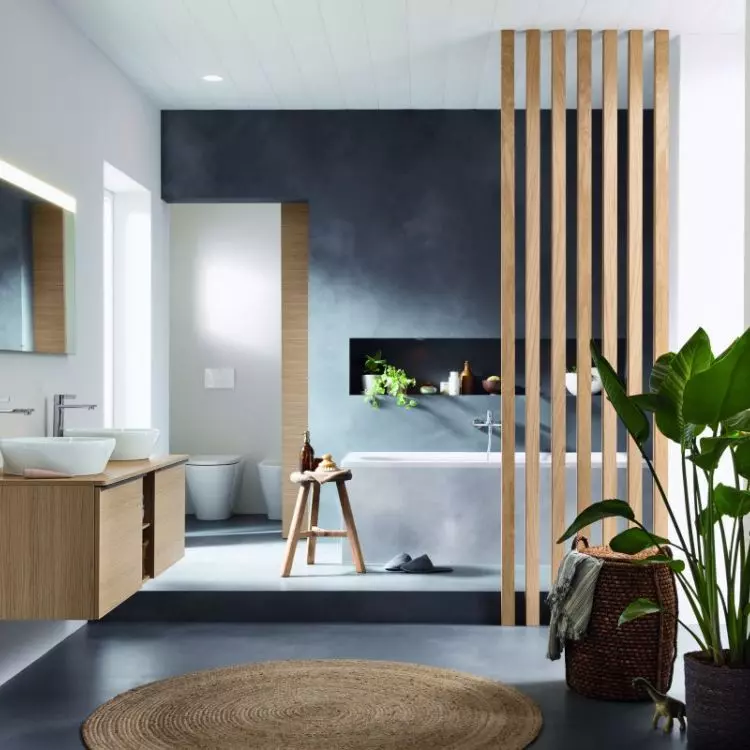 Canvas: patterned wallpaper can be used to create tasteful and unique bathrooms. Whether it is a small guest toilet or the main bathroom, the effect is eye-catching