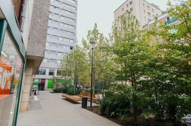 Zielona Chmielna - plac przy Kinie Atlantic