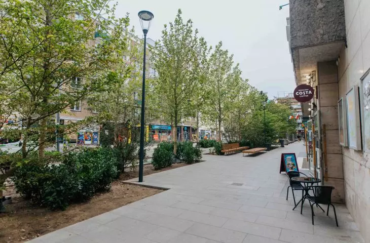 Green Chmielna - square by the Atlantic Cinema
