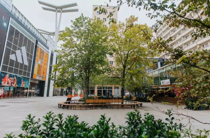Green Chmielna - square by the Atlantic Cinema