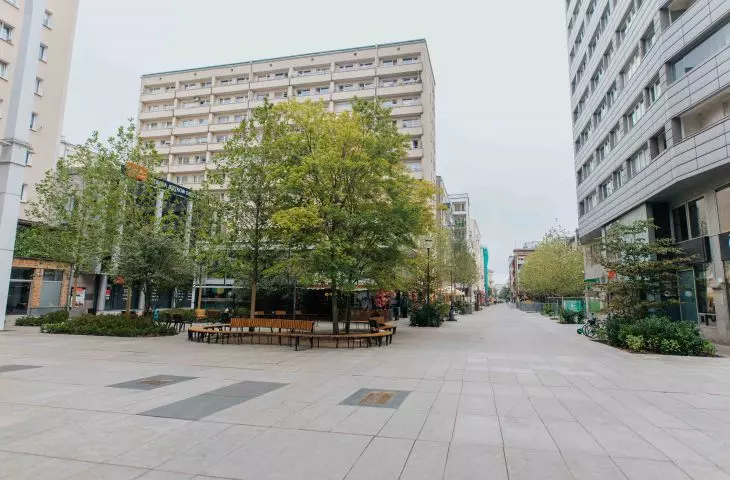 Green Chmielna - square by the Atlantic Cinema