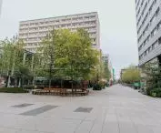 Green Chmielna - square by the Atlantic Cinema